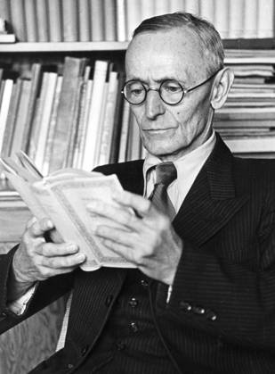SWITZERLAND ZÜRICH 1962 08 09 The German writer Herman Hesse is awarded the Nobel Prize for Literature 1946 Here he is seen in his home in Zurich 1962 ZÜRICH SWITZERLAND PB KOD 190 x190x  Copyright: xPressensxBild TTx HERMAN HESSE