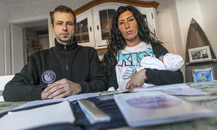 Rosa Maria Protzek und Michael Podschadly beklagen sich nach der Geburt ihres Sohnes darüber, was am Marienhospital in Bottrop passiert ist Copyright: ThomasxGödde