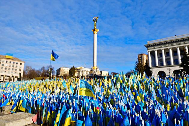 Bilder des Jahres 2023, News 02 Februar News Themen der Woche KW07 News Bilder des Tages Ukrainischer Zusammenhalt Tausende kleiner Flaggen schmücken den Maidan Platz in Kiew. Kiew Maidan Oblast Kiev Ukraine