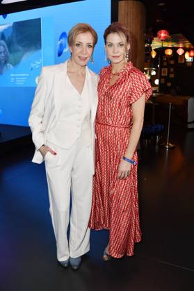 Annika Ernst und Jessica Ginkel bei der Verleihung des Blaue Blume Award 2023 im The Reed. Berlin, 15.02.2023
