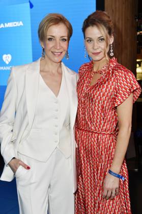 Annika Ernst und Jessica Ginkel bei der Verleihung des Blaue Blume Award 2023 im The Reed. Berlin, 15.02.2023