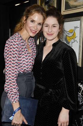 Nina Gnädig und Lou Strenger bei der Verleihung des Blaue Blume Award 2023 im The Reed. Berlin, 15.02.2023