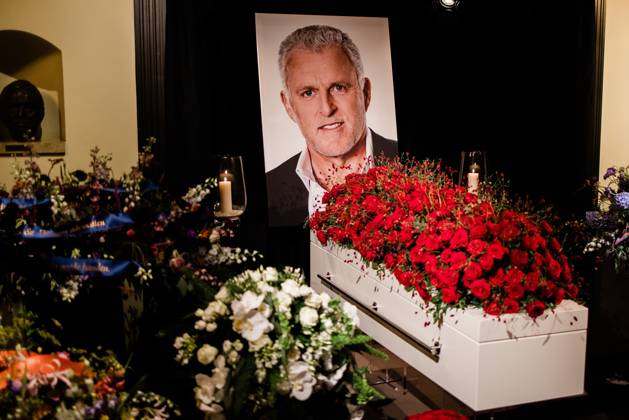 AMSTERDAM, 21-07-2021, Carre In Koninklijk Theater Carre in Amsterdam word afscheid genomen van misdaadverslaggever Peter R. de Vries. Vanaf 11.00 uur tot 20.00 uur is het publiek welkom in het theater. FOTO: