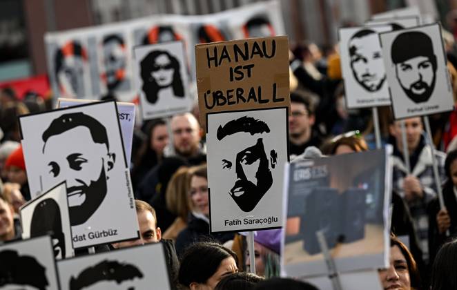 Bilder des Jahres 2023, News 02 Februar News Themen der Woche KW07 News Bilder des Tages 19.02.2023, xpsx, Lokal Hanau Jahrestag 19 Februar Kundgebung und Demo eines lokalen Bündnisses v.l., Hanau Hessen Deutschland (DEU) Marktplatz