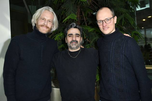 Florian Schewe, Cem Kaya und Claus Reichel bei der Verleihung des Preises der deutschen Filmkritik 2023 in der Akademie der Künste. Berlin, 19.02.2023