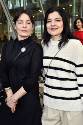 Nicolette Krebitz und Jasmin Tabatabai bei der Verleihung des Preises der deutschen Filmkritik 2023 in der Akademie der Künste. Berlin, 19.02.2023