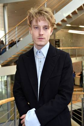 Louis Hofmann bei der Verleihung des Preises der deutschen Filmkritik 2023 in der Akademie der Künste. Berlin, 19.02.2023