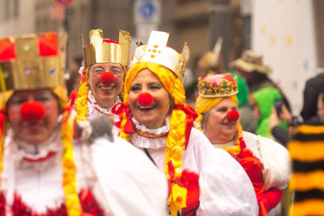 IMAGO Creative, Gesellschaft, Fasching News Bilder des Tages Traditional School Carnival Parade Schuul En Veedezuch In Cologne A general view of the traditional school carnival parade Schuul en Veedezuch in Cologne, Germany is being captured on February 19, 2023 Cologne Germany  Copyright: xYingxTangx originalFilename: tang-notitle230219_npnTh.jpg