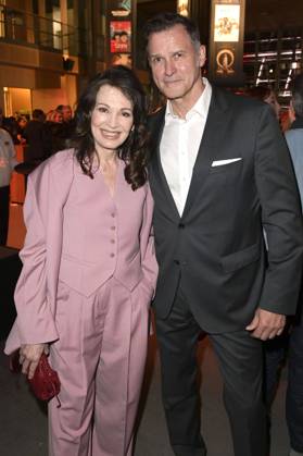 Iris Berben mit Partner Heiko KIesow beim NRW Empfang während der Berlinale 2023 73. Internationale Filmfestspiele Berlin in der Vertretung des Landes Nordrhein-Westfalen. Berlin, 19.02.2023