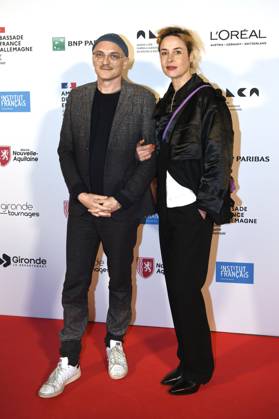 Susanne Wolff mit Begleitung bei der Verleihung des Ordre des Arts et des Lettres an Sandra Hüller und Vicky Krieps im Rahmen der Berlinale 2023 73. Internationale Filmfestspiele Berlin in der französischen Botschaft. Berlin, 20.02.2023