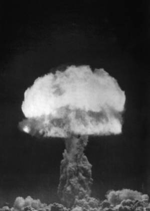 ARKIV NOVAJA SEMLJA, SOVIET 19621225 The mushroom cloud after a Soviet nuclear test of about 11 megatons in the area around Novaya Zemlya RUSSIA x190x  Copyright: xPRESSENSxBILDx xTTx Atombomb 1962