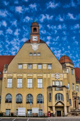 heidenau, deutschland - 16.09.2020 - hausfront vom alten rathaus heidenau, deutschland - 16.09.2020 - hausfront vom alten rathaus Copyright: xZoonar.com ArTox 19285314