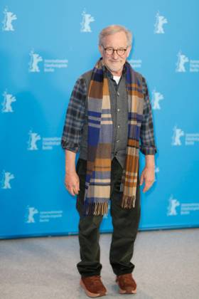 Berlinale: Photo Call zur Verleihung des Goldenen Ehrenbärs an Steven Spielberg Steven Spielberg beim Photo Call zur Verleihung des Goldenen Ehrenbärs an Steven Spielberg und der Deutschlandpremiere von The Fabelmans im Rahmen der 73. Berlinale im Grand Hyatt Hotel in Berlin. Copyright: xEventpressxGolejewskix