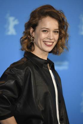 Paula Beer beim Photocall zum Kinofilm Roter Himmel auf der Berlinale 2023 73. Internationale Filmfestspiele Berlin im Hotel Grand Hyatt. Berlin, 22.02.2023