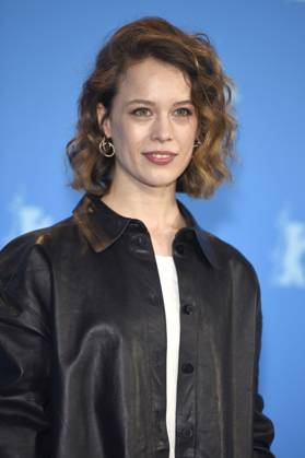 Paula Beer beim Photocall zum Kinofilm Roter Himmel auf der Berlinale 2023 73. Internationale Filmfestspiele Berlin im Hotel Grand Hyatt. Berlin, 22.02.2023