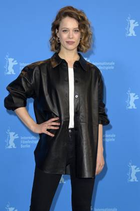 Paula Beer beim Photocall zum Kinofilm Roter Himmel Afire auf der Berlinale 2023 73. Internationale Filmfestspiele Berlin im Hotel Grand Hyatt. Berlin, 22.02.2023