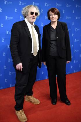 Philippe Garrel und Caroline Champetier bei der Verleihung der Berlinale Kamera an Caroline Champetier auf der Berlinale 2023 73. Internationale Filmfestspiele Berlin im Haus der Berliner Festspiele. 23.02.2023