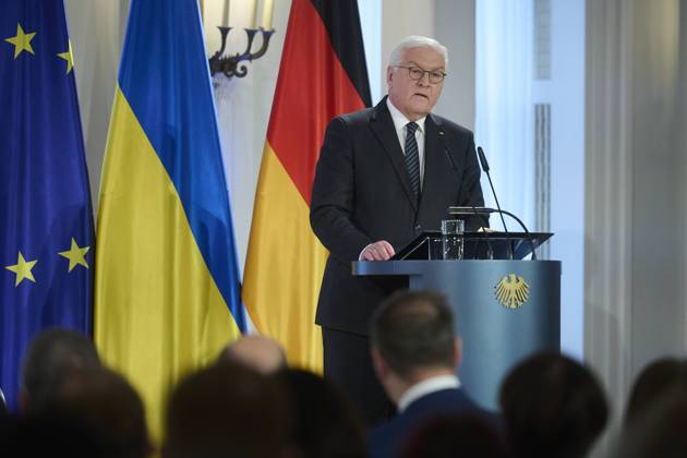 Bilder des Jahres 2023, News 02 Februar News Themen der Woche KW08 Berlin, Zentrale Veranstaltung zum Jahrestag des russischen Überfalls auf die Ukraine im Schloss Bellevue Bundespräsident Frank-Walter Steinmeier lädt am 24.02.2023 gemeinsam mit dem Botschafter der Ukraine in Deutschland Oleksij Makejew zu einer zentralen Veranstaltung am Jahrestag des russischen Überfalls auf die Ukraine ins Schloss Bellevue ein. Im Bild: Bundespräsident Frank-Walter Steinmeier während seiner Rede Berlin Schloss Bellevue Berlin Deutschland