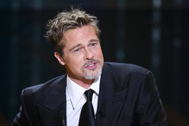 Apparition surprise de Brad Pitt pour remettre le Cesar d Honneur au realisateur David Fincher CELEBRITES : 48e Ceremonie des Cesar - 24 02 2023 JBAutissier Panoramic 