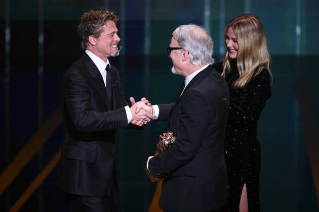 Apparition surprise de Brad Pitt pour remettre le Cesar d Honneur au realisateur David Fincher aux cote de Virginie Efira CELEBRITES : 48e Ceremonie des Cesar - 24 02 2023 JBAutissier Panoramic 