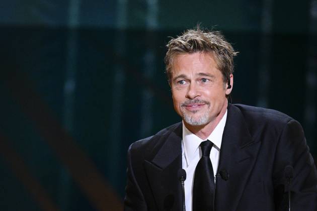 Apparition surprise de Brad Pitt pour remettre le Cesar d Honneur au realisateur David Fincher aux cote de Virginie Efira CELEBRITES : 48e Ceremonie des Cesar - 24 02 2023 JBAutissier Panoramic 