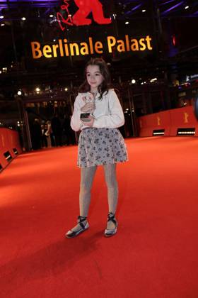 Sofia Otero, die kleine Jung Schauspielerin aus Spanien und BaerGewinnerin beim Fototermin am Berlinale Palast vom International Film Festival Berlinale am 25.02.2023 in Berlin Berlinale 2023- Gewinner Photo Call