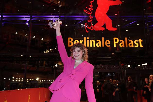Thea Ehre, die Schauspielerin und BaerGewinnerin beim Fototermin am Berlinale Palast vom International Film Festival Berlinale am 25.02.2023 in Berlin Berlinale 2023- Gewinner Photo Call