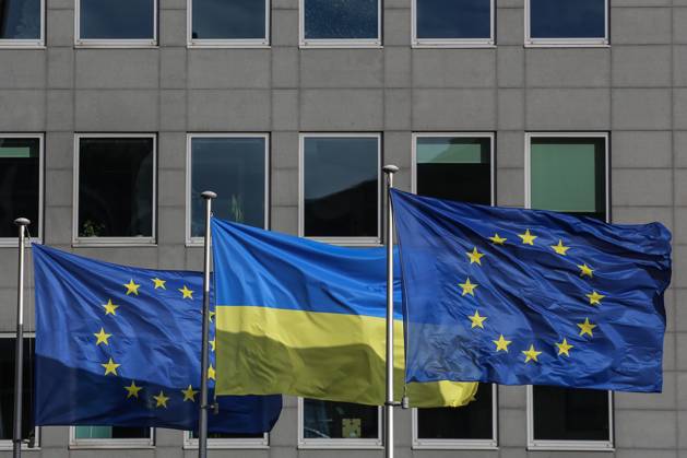 February 25, 2023, Brussels, Brussels Capital Region, Belgium: European and Ukrainian flags float outside the European Commission headquarters in occasion of the one-year anniversary of Russia s invasion of Ukraine in Brussels, Belgium, February 25, 2023. Brussels Belgium - ZUMAm177 20230225_zip_m177_016 Copyright: xValeriaxMongellix