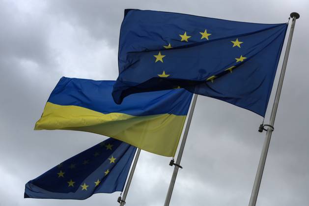 February 25, 2023, Brussels, Brussels Capital Region, Belgium: European and Ukrainian flags float outside the European Commission headquarters in occasion of the one-year anniversary of Russia s invasion of Ukraine in Brussels, Belgium, February 25, 2023. Brussels Belgium - ZUMAm177 20230225_zip_m177_018 Copyright: xValeriaxMongellix