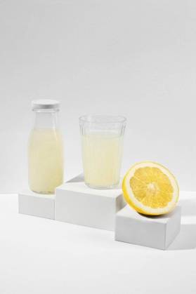 RECORD DATE NOT STATED delicious lemon juice glass bottle; Köstlich Zitrone Saft Glas Flasche IST_35069_73890