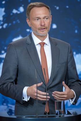 Kabinettklausur auf Schloss Meseberg Aktuell,06.03.2023 Schloss Meseberg, Bundesfinanzminister Christian Lindner (FDP) im Portrait bei den Pressekonferenz nach der Klausurtagung des Bundeskabinetts bei der Klausurtagung des Bundeskabinetts im Gaestehaus Schloss Meseberg Meseberg Brandenburg