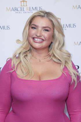 March 8, 2023, Beverly Hills, California, USA: BEVERLY HILLS, CA - MAR 8, 2023: Sarina Nowak at the Remus Pre Award Tea Time at The Beverly Hills Hotel. Beverly Hills USA - ZUMAg107 20230308_zep_g107_017 Copyright: xNinaxPrommerx