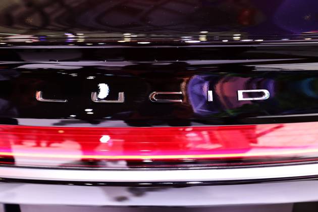 Lucid Motors And Tesla Motors Shows His Newest Technologies In The Mobile World Congress 23 BARCELONA, SPAIN - MARCH 11: The Lucid Air, the longest range, fastest charging luxury electric car by Lucid Motors, an American electric vehicle company, exhibited during the Mobile World Congress 2023 on March 11, 2023, in Barcelona, Spain. Barcelona Catalonia Spain Copyright: xJoanxCrosx originalFilename: cros-notitle230311_npNGy