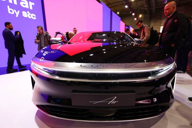 Lucid Motors And Tesla Motors Shows His Newest Technologies In The Mobile World Congress 23 BARCELONA, SPAIN - MARCH 11: The Lucid Air, the longest range, fastest charging luxury electric car by Lucid Motors, an American electric vehicle company, exhibited during the Mobile World Congress 2023 on March 11, 2023, in Barcelona, Spain. Barcelona Catalonia Spain Copyright: xJoanxCrosx originalFilename: cros-notitle230311_npyeh