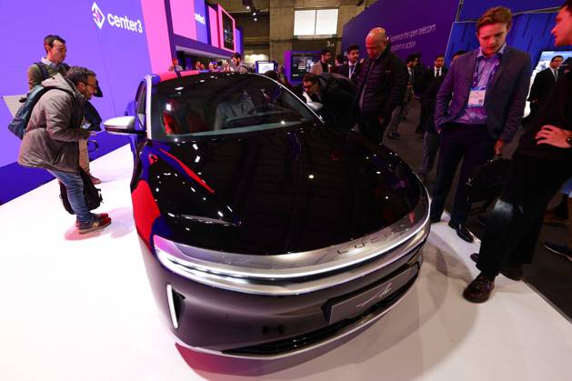 Lucid Motors And Tesla Motors Shows His Newest Technologies In The Mobile World Congress 23 BARCELONA, SPAIN - MARCH 11: The Lucid Air, the longest range, fastest charging luxury electric car by Lucid Motors, an American electric vehicle company, exhibited during the Mobile World Congress 2023 on March 11, 2023, in Barcelona, Spain. Barcelona Catalonia Spain Copyright: xJoanxCrosx originalFilename: cros-notitle230311_npbjF