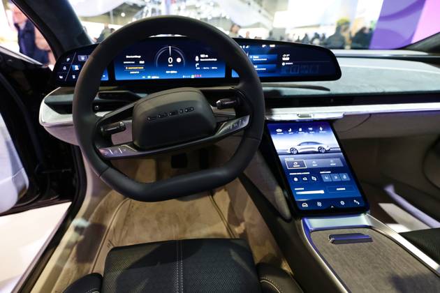 Lucid Motors And Tesla Motors Shows His Newest Technologies In The Mobile World Congress 23 BARCELONA, SPAIN - MARCH 11: The steering wheel of the Lucid Air, the longest range, fastest charging luxury electric car by Lucid Motors, an American electric vehicle company, exhibited during the Mobile World Congress 2023 on March 11, 2023, in Barcelona, Spain. Barcelona Catalonia Spain Copyright: xJoanxCrosx originalFilename: cros-notitle230310_npjZV