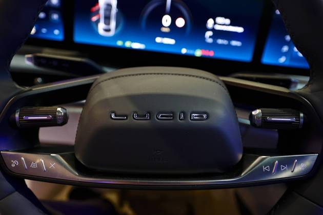 Lucid Motors And Tesla Motors Shows His Newest Technologies In The Mobile World Congress 23 BARCELONA, SPAIN - MARCH 11: The steering wheel of the Lucid Air, the longest range, fastest charging luxury electric car by Lucid Motors, an American electric vehicle company, exhibited during the Mobile World Congress 2023 on March 11, 2023, in Barcelona, Spain. Barcelona Catalonia Spain Copyright: xJoanxCrosx originalFilename: cros-notitle230310_npLuz
