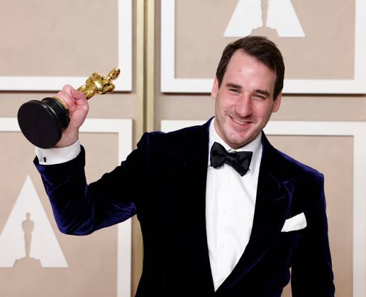 Entertainment Themen der Woche KW10 Entertainment Bilder des Tages James Friend, winner of the award for Best Cinematography for All Quiet On The Western Front, appears backstage with his Oscar during the 95th annual Academy Awards at Loews Hollywood Hotel in the Hollywood section of Los Angeles on Sunday, March 12, 2023.  LAP20230312186 JOHNxANGELILLO