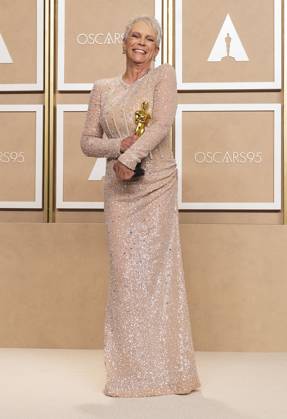 Jamie Lee Curtis poses with her Oscar for Best Supporting Actress for the film Everything Everywhere All at Once , in the press room of the 95th edition of the Academy Awards ceremony, at the Dolby Theater in Hollywood, USA, 12 March 2023. 95th edition of the Academy Awards in Hollywood !ACHTUNG: NUR REDAKTIONELLE NUTZUNG!  Copyright: xArmandoxArorizox AME1925 20230313-fdeb655e21f6fb43a55d62b1ae57aa3c35782836