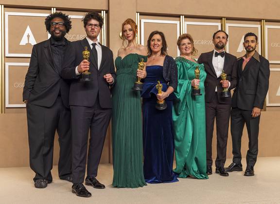 Entertainment Bilder des Tages Daniel Roher, Odessa Rae, Diane Becker, Melanie Miller and Shane Boris (from left to right) pose with their Oscar for Best Documentary Feature for Navalny , in the press room of the 95th edition of the Academy Awards ceremony, at the Dolby Theater in Hollywood, USA, 12 March 2023. 95th edition of the Academy Awards in Hollywood !ACHTUNG: NUR REDAKTIONELLE NUTZUNG!  Copyright: xArmandoxArorizox AME1936 20230313-f1ce73491bba6dea3caa23c2bfecd50237bbfafc