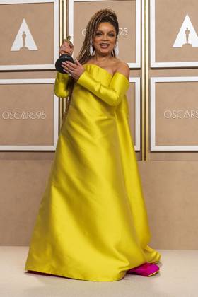 Ruth Carter poses with her Oscar for Best Costume Design for the film Black Panther: Wakanda Forever , in the press room of the Academy Awards ceremony, today, at the Dolby Theater in Hollywood, USA, 12 March 2023. Ruth Carter wins Oscar for Best Costume Design for Black Panther !ACHTUNG: NUR REDAKTIONELLE NUTZUNG!  Copyright: xArmandoxArorizox AME1942 20230313-ea73896706123749e2bbdf8ee0f0fbbebb22f7c3