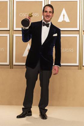 James Friend poses with his Oscar for Best Cinematography for the film All Quiet On The Western Front , in the press room of the 95th edition of the Academy Awards ceremony, at the Dolby Theater in Hollywood, USA, 12 March 2023. 95th edition of the Academy Awards in Hollywood !ACHTUNG: NUR REDAKTIONELLE NUTZUNG!  Copyright: xArmandoxArorizox AME1947 20230313-3b9c3ba0226e31d0b447e73204b4a871406b35f6