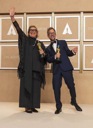 Ernestine Hipper and Christian M. Goldbeck pose with their Oscars for Best Production Design for the film All Quiet Front , in the press room of the ceremony of the Academy Awards, today, at the Dolby Theater in Hollywood, USA, 12 March 2023. Charlie Mackesy and Matthew Freud win Best Animated Short Oscar !ACHTUNG: NUR REDAKTIONELLE NUTZUNG! Copyright: xArmandoxArorizox AME1953 20230313-d6f26f7848705f6bd11a467b0106e4fbb28c270c