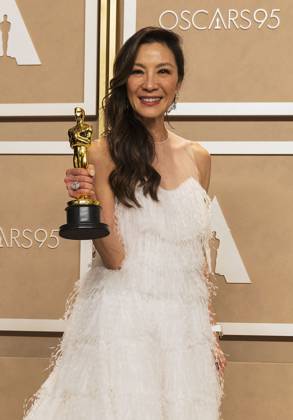 Michelle Yeoh poses with her Oscar for Best Actress in a leading role for the film Everything Everywhere All at Once , in the press room of the 95th edition of the Academy Awards ceremony, at the Dolby Theater in Hollywood, USA, 12 March 2023. 95th edition of the Academy Awards in Hollywood !ACHTUNG: NUR REDAKTIONELLE NUTZUNG!  Copyright: xArmandoxArorizox AME1966 20230313-3e117ae6c4b8aea4bd97b34f567163fdc23f456c