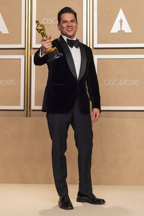 Jonathan Wang, of the film Everything Everywhere All at Once , pose with his oscar award in the press room of the 95th edition of the Academy Awards ceremony, at the Dolby Theater in Hollywood, USA, 12 March 2023. 95th edition of the Academy Awards in Hollywood !ACHTUNG: NUR REDAKTIONELLE NUTZUNG!  Copyright: xArmandoxArorizox AME1974 20230313-a788a8ebce810c939bbb7bb3f0db9a4f8d48f665