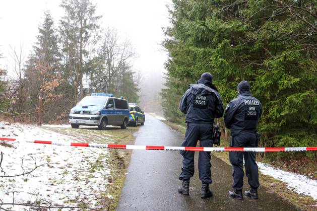 Bilder des Jahres 2023, News 03 März News Themen der Woche KW10 News Bilder des Tages Inzwischen herrscht traurige Gewissheit. Bei der am Sonntag gefundenen Leiche handelt es sich um die 12-jaehrige (jährige) Luise F. aus Freudenberg die seit Samstagabend vermisst wurde. Der Fundort der Leiche wurde weitraeumig (weiträumig) abgesperrt. Grosseinsatz am 12.03.2023 in Freudenberg Deutschland.