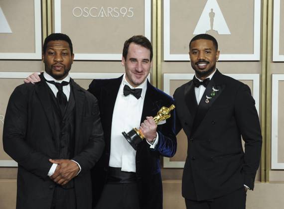 Jonathan Majors, James Friend, Michael B. Jordan in the press room for 95th Academy Awards - Photo Room, Dolby Theatre, Los Angeles, CA March 12, 2023. Photo By: Elizabeth Goodenough Everett Collection in the press room for 95th Academy Awards - Photo Room, Dolby Theatre, Los Angeles, CA March 12, 2023. Photo By: Elizabeth Goodenough Everett Collection PUBLICATIONXNOTxINxCANxCHNxFRAxITAxJPNxNORxPOLxRUSxESPxUKxUSA