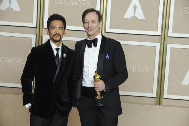 Volker Bertelmann, John Cho in the press room for 95th Academy Awards - Photo Room, Dolby Theatre, Los Angeles, CA March 12, 2023. Photo By: Elizabeth Goodenough Everett Collection in the press room for 95th Academy Awards - Photo Room, Dolby Theatre, Los Angeles, CA March 12, 2023. Photo By: Elizabeth Goodenough Everett Collection PUBLICATIONXNOTxINxCANxCHNxFRAxITAxJPNxNORxPOLxRUSxESPxUKxUSA