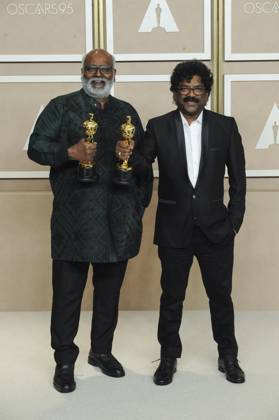 M. M. Keeravani, Chandrabose in the press room for 95th Academy Awards - Photo Room, Dolby Theatre, Los Angeles, CA March 12, 2023. Photo By: Elizabeth Goodenough/Everett Collection in the press room for 95th Academy Awards - Photo Room, Dolby Theatre, Los Angeles, CA March 12, 2023. Photo By: Elizabeth Goodenough/Everett Collection PUBLICATIONXNOTxINxCANxCHNxFRAxITAxJPNxNORxPOLxRUSxESPxUKxUSA