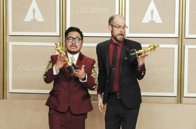 Dan Kwan, Daniel Scheinert in the press room for 95th Academy Awards - Photo Room, Dolby Theatre, Los Angeles, CA March 12, 2023. Photo By: Elizabeth Goodenough/Everett Collection in the press room for 95th Academy Awards - Photo Room, Dolby Theatre, Los Angeles, CA March 12, 2023. Photo By: Elizabeth Goodenough/Everett Collection PUBLICATIONXNOTxINxCANxCHNxFRAxITAxJPNxNORxPOLxRUSxESPxUKxUSA